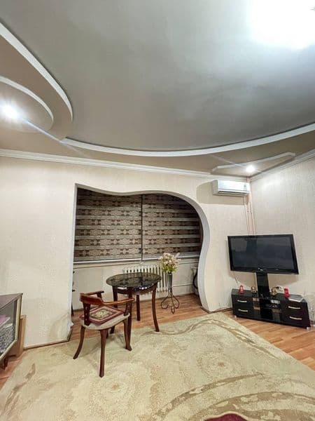 Сдаётся двухкомнатная квартира в центре города. Чистая, уютн