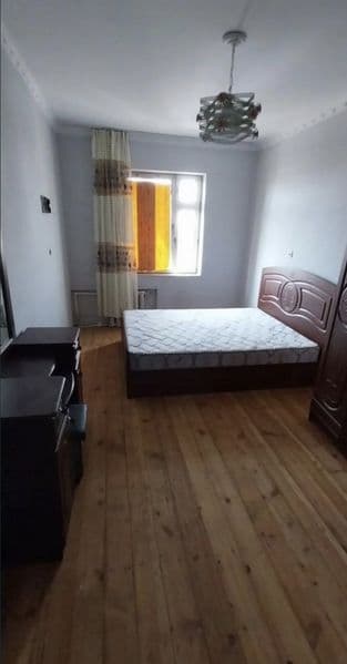 Qoraqamish 2/4  1xona 2 xona qilingan  350  3 etaj   xamma s