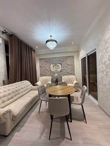 Юнусабад-4 квартал 1/8/10 <br />
1на комнатная переделанная 