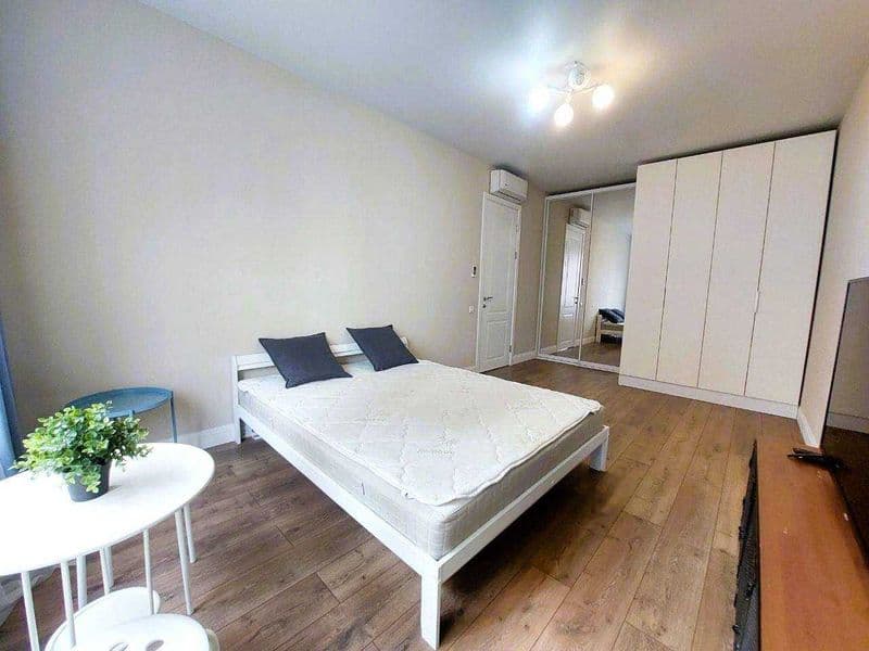 1 комнатную квартиру на 3 этаже,<br />
В квартире есть все н