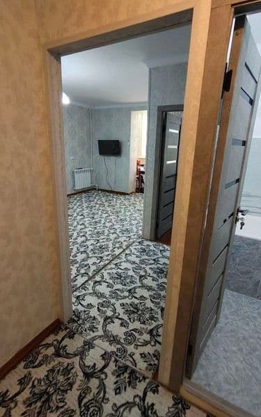 Квартира находится рядом с метро Дустлик, недалеко от рынка 