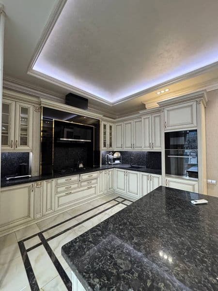 Сдается Новостройка в центре города <br />
Орентир Алайский 