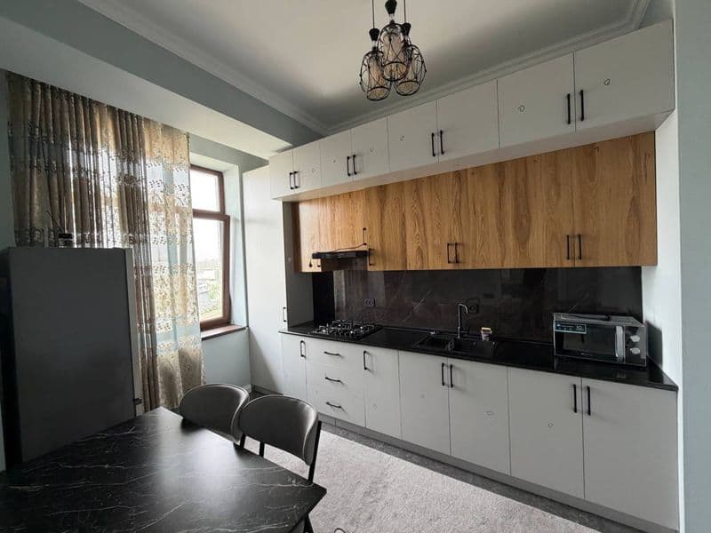 Отличное расположение дома - всё рядом - много магазинов, Це — фото 5