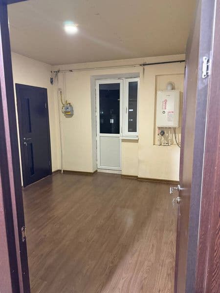 Сергили 8 худудда 3 хонали КВ ижарага берилади .3 метро бека