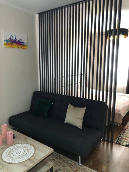 Сдается своя 1 комнатная(переделанная в 2 комн.). Имеются вс