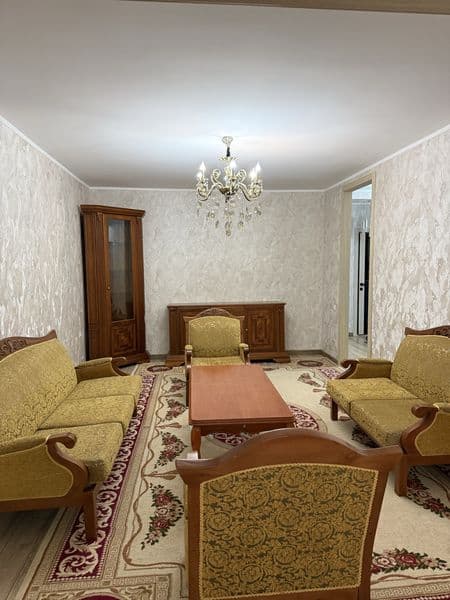 3 х комнатная квартира со свежим ремонтом и обстановкой на Ц