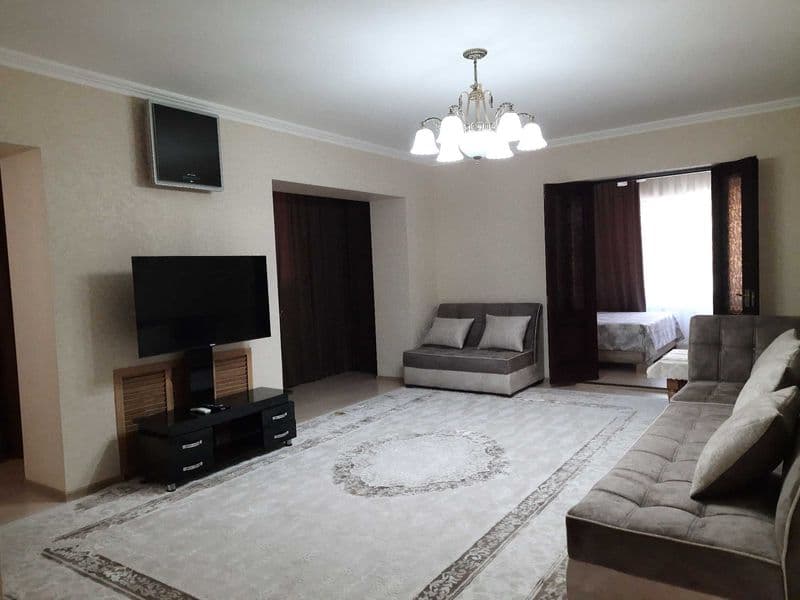 The landlord rents an apartment in the center of Tashkent. B