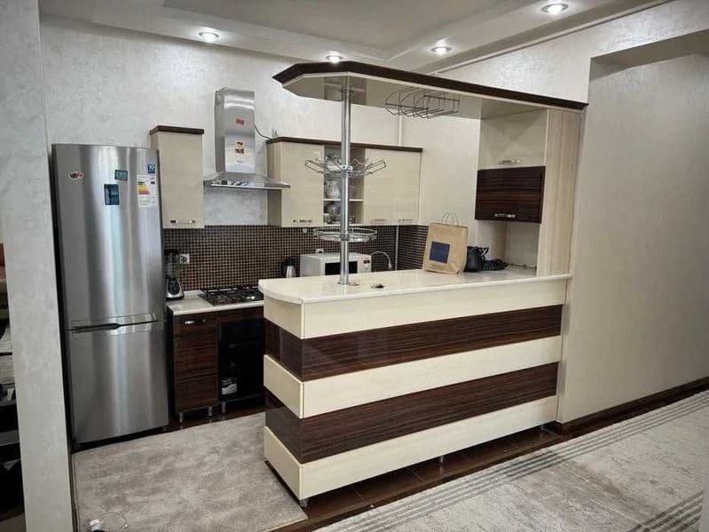 Район: Шайхантахур<br />
Адрес: Чорсу<br />
<br />
• Комнат: — фото 4