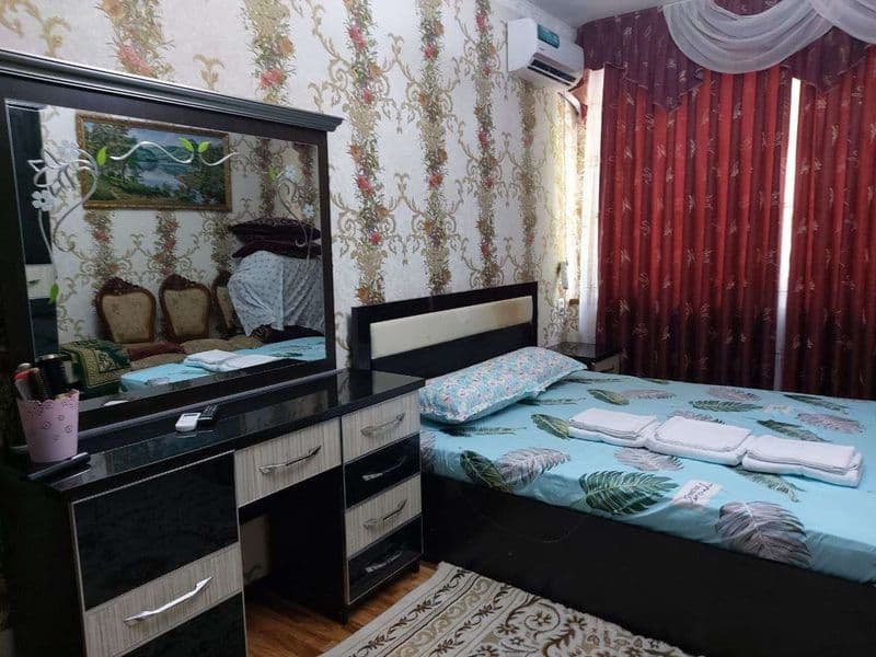 Yunusobodda.Metro Bodomzor oldida 2 xonali Uy ijaraga berila