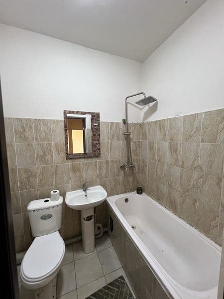 Uy 7 qavatli domning 6-qavatida joylashgan. Umumiy maydoni 5 — фото 3