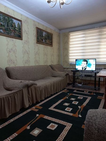 3-комнатная, 2 этаж, подъезд с домофоном. Крытая стоянка для