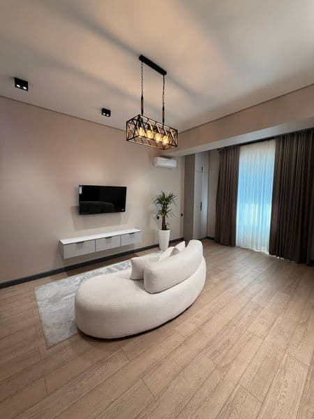 Метро Космонавтов <br />
<br />
Отличное расположение <br />