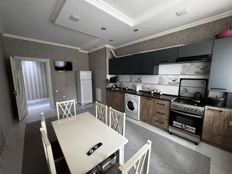 Сдается в долгосрочную аренду просторная 3-комнатная квартир