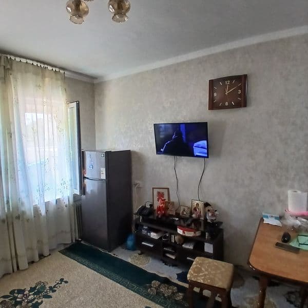 Сдаётся в долгосрочную аренду, 1-комнатная в бывшем общежити