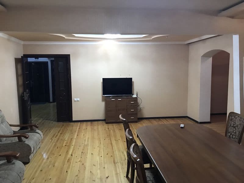 Сдаётся в аренду квартира в центре города. Евроремонт. Рядом — фото 2