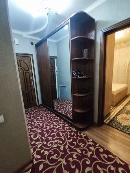 Сдаю 2х комнатную квартиру переделанна 3х ком. В миробод.<br