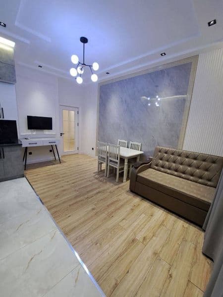 Отличное расположение дома - всё рядом - много магазинов, Це — фото 3