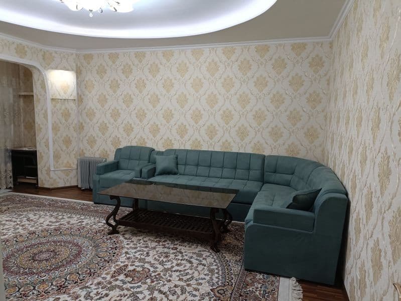 Сдаётся 2-х комнатная квартира в центре города. Французская 