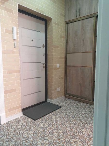 Квартира находится в Мирабадском районе, 9 этажный дом рядом