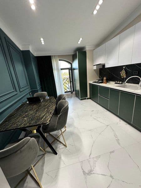 Район: Мирабадский<br />
Адрес: Узбум<br />
<br />
• Комнат: — фото 4