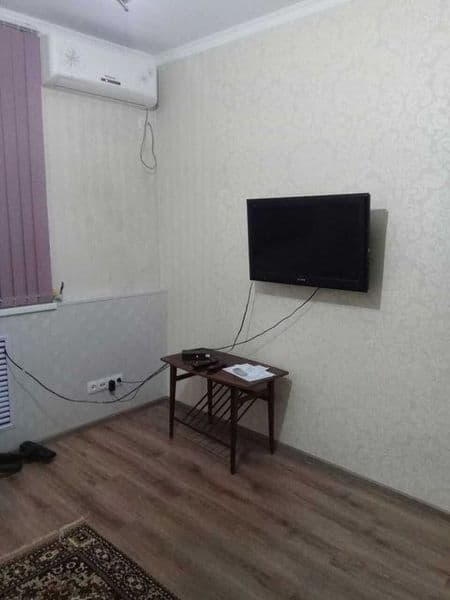 Uy holati alo yashash uchun sharoit bor Yaqin atrofda dokon 