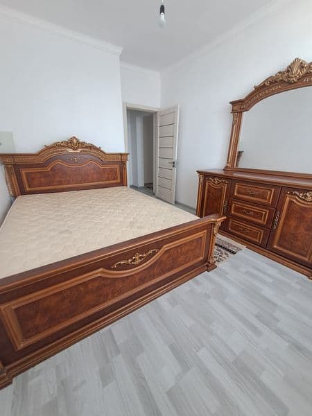 Яшнабод олмос махаллада арендага квартира <br />
3 хонали. 3