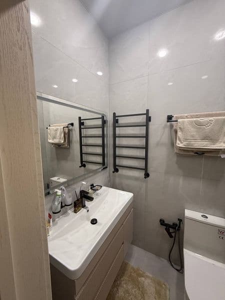 Arenda Qorasaroy passportni stol oldida <br />
3 xona novast — фото 3