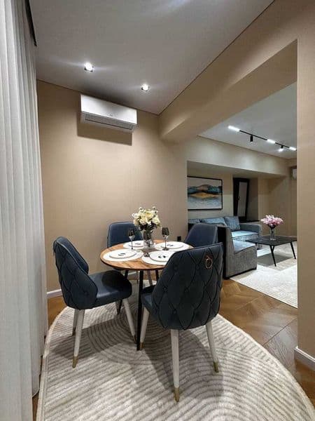 Сдается квартира с красивым ремонтом<br />
<br />
• Район: Я