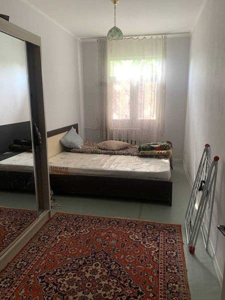 Hozirda uyda 4 kishi yashaydi, barchamiz ishlaymiz. Birga ya