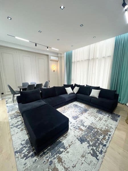 Чистая новая уютная квартира с дизайнерским ремонтом <br />
