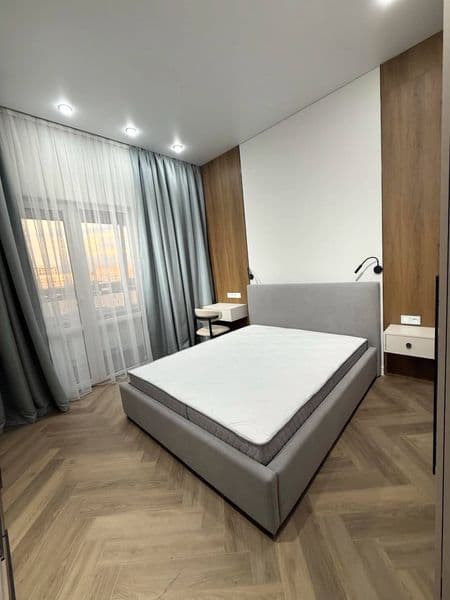 2 комнатную квартиру на 9 этаже,<br />
В квартире есть все н