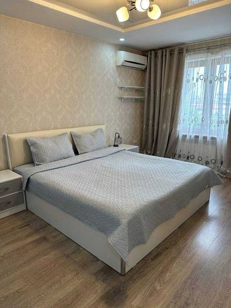 Сдаётся 2-комнатная квартира (зал-студия + спальня) в центре