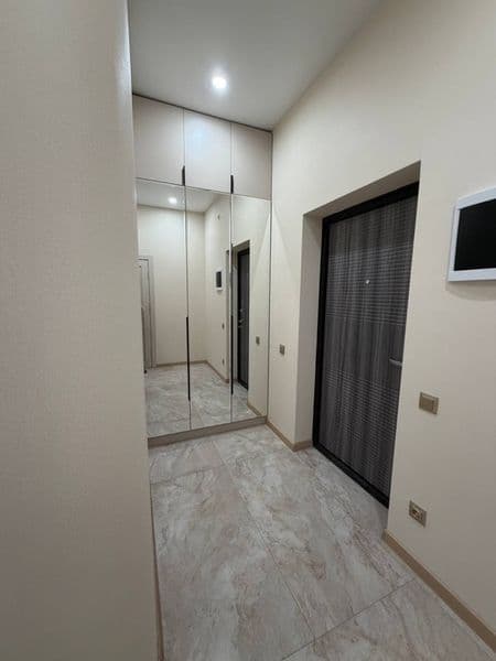 аренда чиланзар 4 квартал новостройка 1/2/10<br />
общая кв 