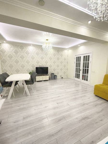 Квартира укомплектована всё имеется для жилья, есть своя пар