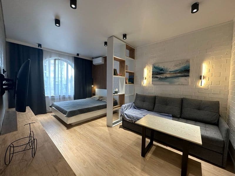 Квартира с новым ремонтом <br />
Все необходимое есть <br />