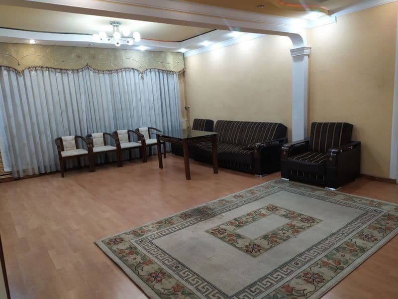 квартира своя, находится на Нукусской <br />
ориентир магази