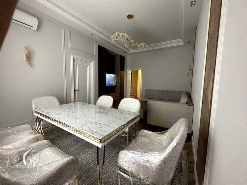 Элитный апартамент в Ц-1<br />
Район: Мирзо-Улугбек<br />
Ко