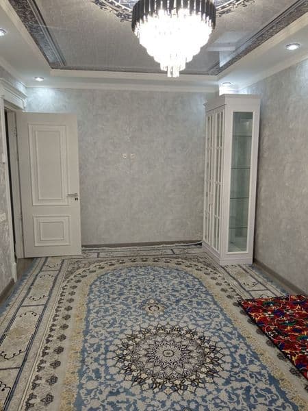 Yunsobod 6 kvartl Alfraganus universiteti oldida Xonsaroy na