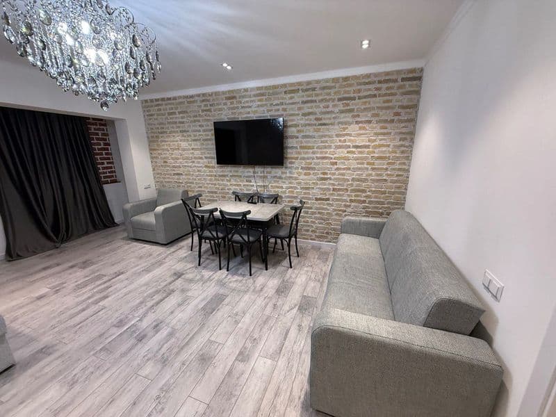 Сдается в долгосрочную аренду квартира 3 комнатная 2 этаж ой