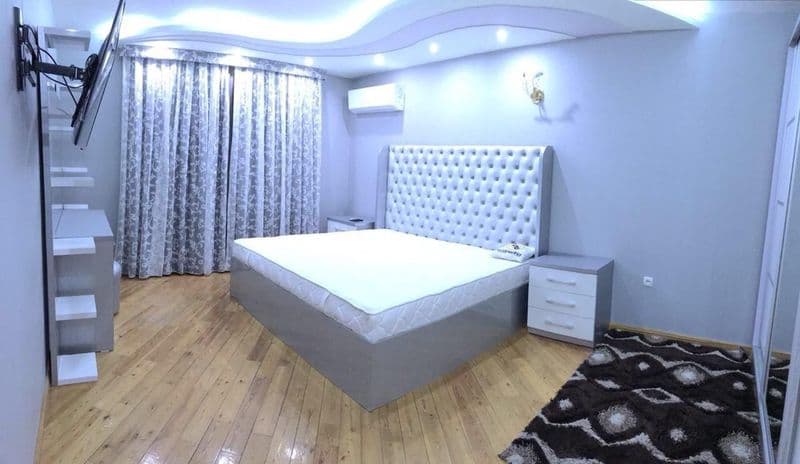 Сдаётся 4/1/4 120квадратов <br />
<br />
по ул С. Азимова ря