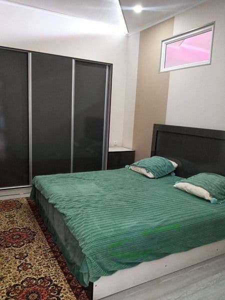 Yakkasaroy tumanida, Oybek metrosi yonida 2 xonali shinam va