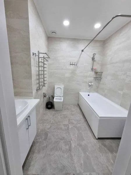 Сдаётся шикарная 2-комнатная квартира в Новостройка<br />
<b — фото 5