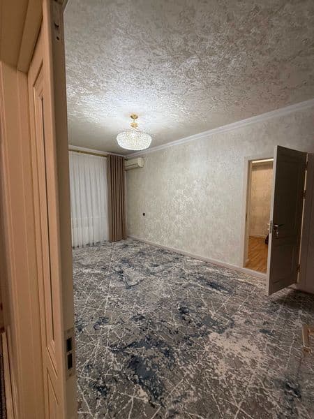 Рядом есть: Больница, поликлиника, Школа, Детская площадка, 