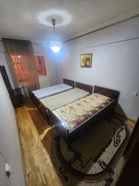 Kvartira chorsu bozor oldida. 3xona<br />
Hamma sharoit bor.