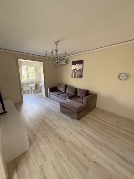 3-х комнатная квартира<br />
2 спальни <br />
Зал<br />
Кухн