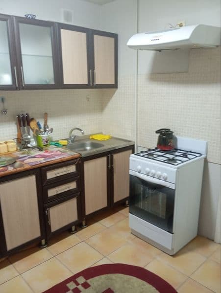 Сдаю аренду на метро Космонавты <br />
2х комнатная <br />
1