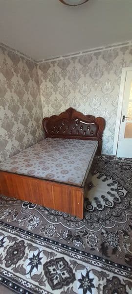 Район - Алмазарский<br />
Ориентир - парк победа<br />
Комна