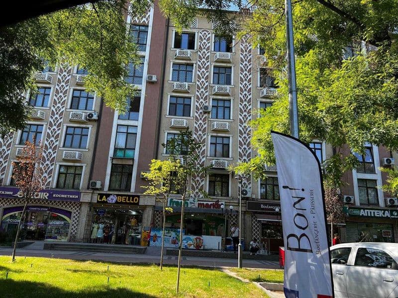 Этаж: 2<br />
Этажность: 6<br />
Площадь: 110м²<br />
Спец.п