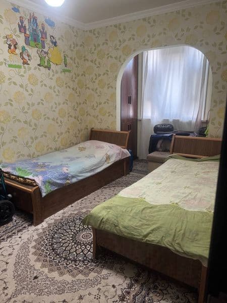 Юнусобод РУВД ни олдида 3-хоналик квартирамни 1-хонасини фақ
