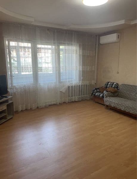 Сдаётся в аренду <br />
Боткина Паркентский <br />
Ориентир: